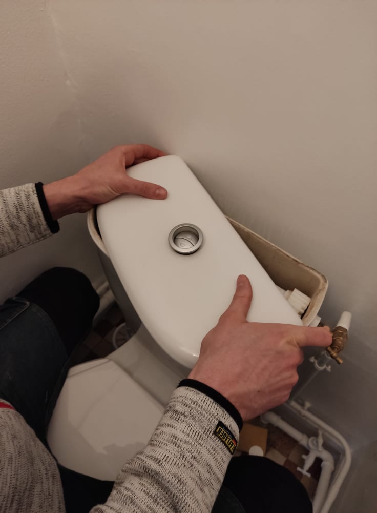 Depannage WC : remplacement de chasse d'eau.